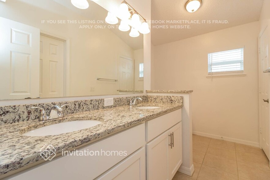 Building Photo - 1924 Corner Glen Dr