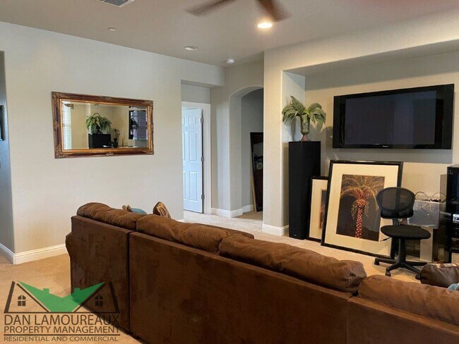 Building Photo - Executive Home in Gated Community Wildwings