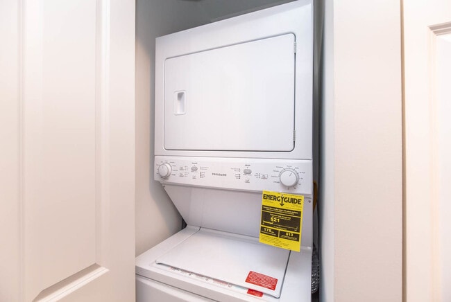 Building Photo - 6805 N Ridge Blvd