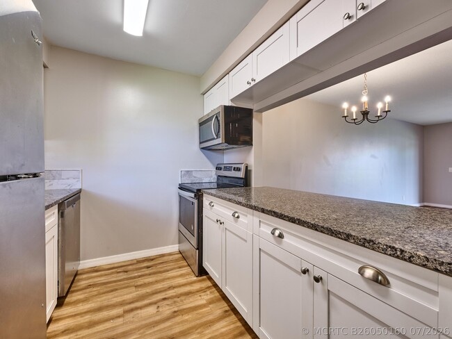 Building Photo - 12021 W Greenway Dr