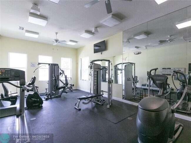 Building Photo - 1432 SW 47th Ave
