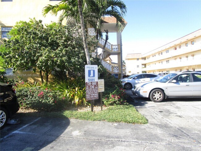 Building Photo - 5111 W Oakland Park Blvd
