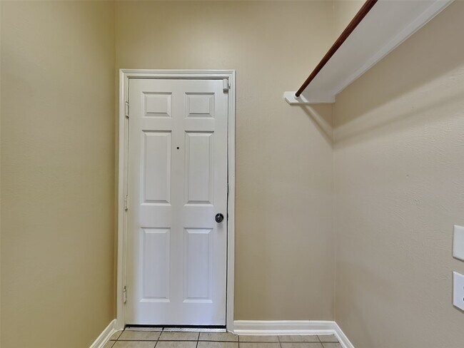 Building Photo - 15606 Mossy Park