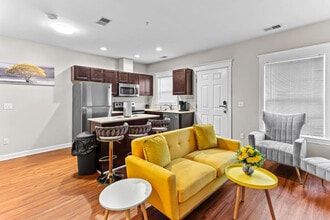 Building Photo - 701 E Kirby St