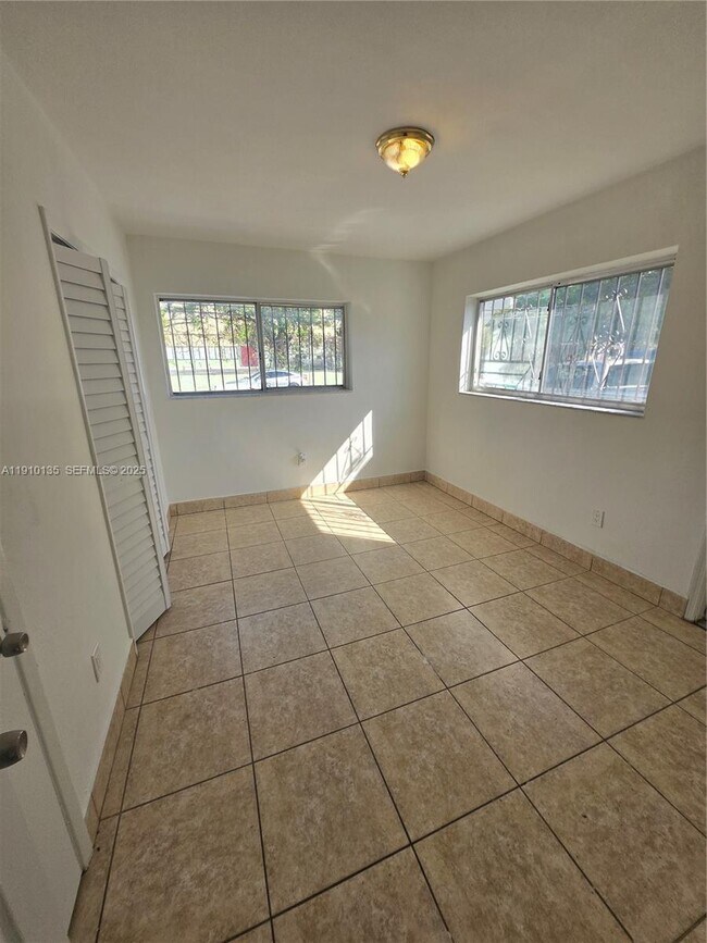 Building Photo - 3110 NW 19th Ave