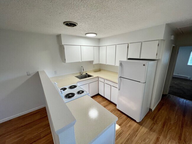 Building Photo - Townhouse in Tigard $1575 + utilities