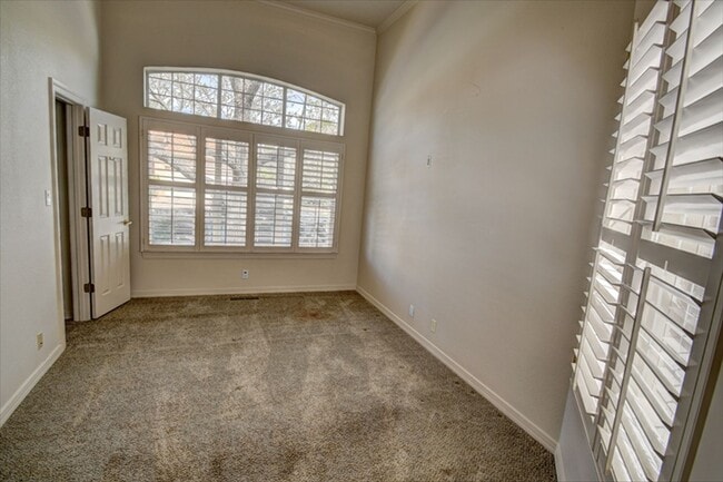 Building Photo - Tanoan---On a GOLF COURSE LOT!