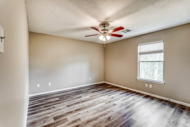 Building Photo - 21902 Willow Shadows Dr