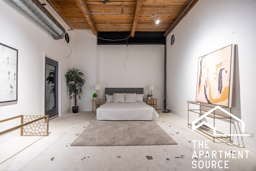 Building Photo - 3134 W Carroll Ave