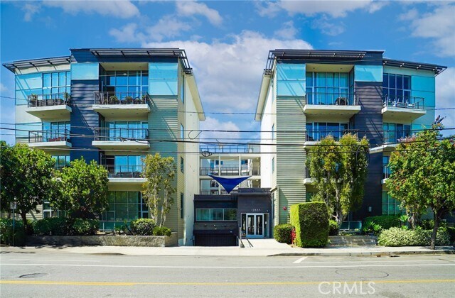 Building Photo - 12837 Moorpark St