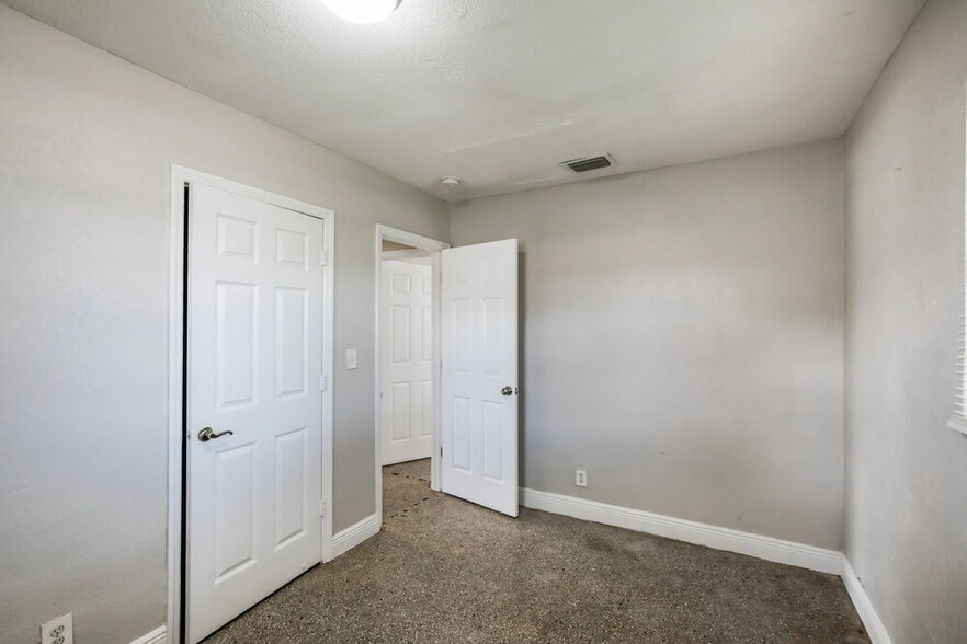 Building Photo - 2218 Farragut St
