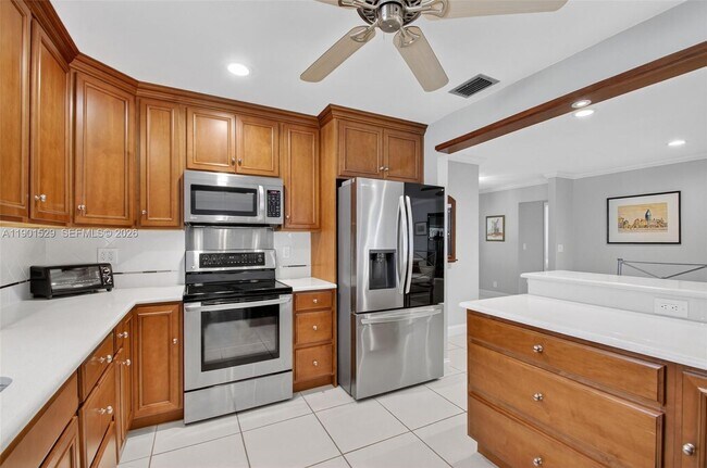 Building Photo - 3810 Rowena Cir