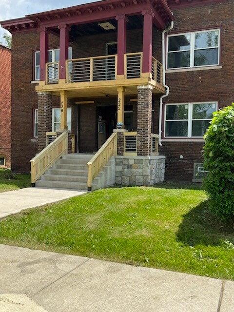 Building Photo - 222 Kenilworth St