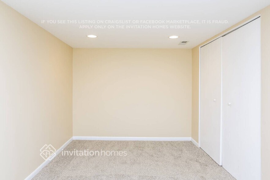 Building Photo - 6209 N Maplewood Ave