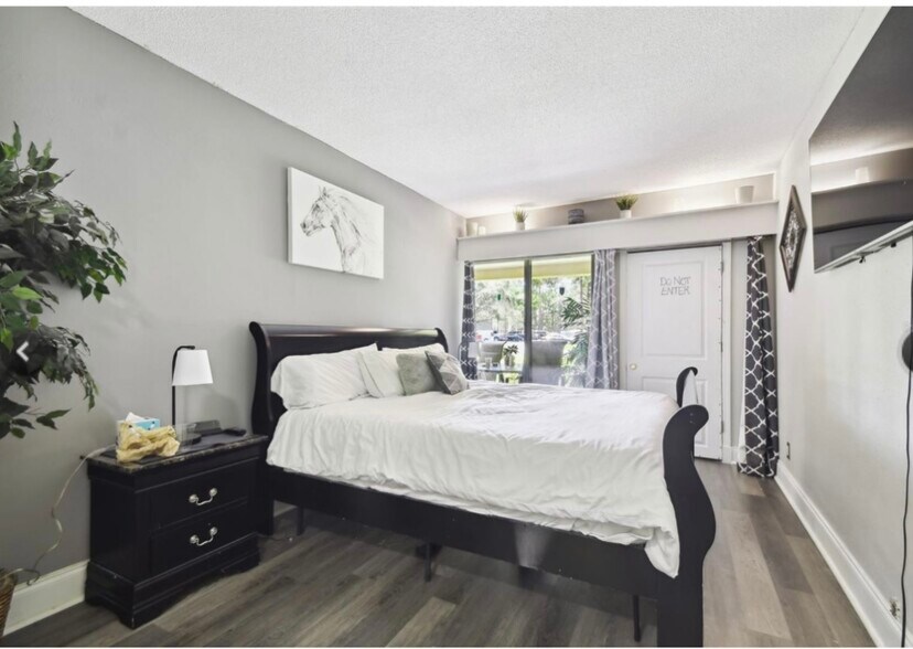 Building Photo - 36750 US Highway 19 N