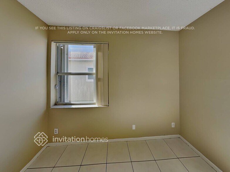 Building Photo - 1495 SW 105th Ave