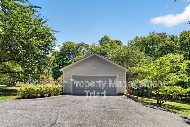 Building Photo - 407 Grenham Rd