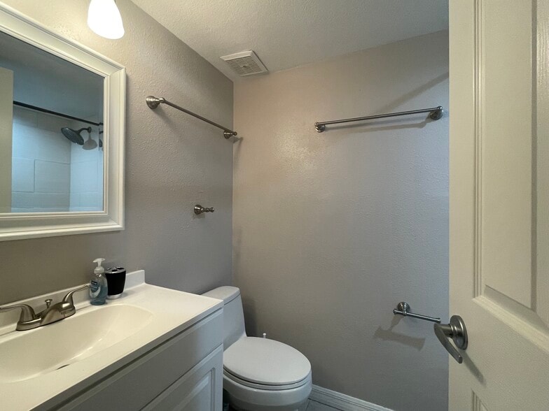 Bath#2 - 214 Meadow Ln