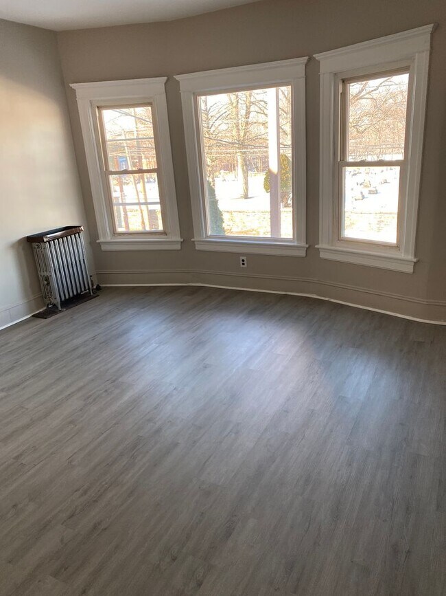 Building Photo - 1125-1127 Pittston Ave