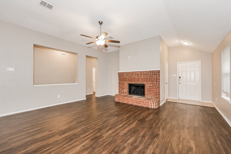 Building Photo - 4701 Palm Ridge Dr