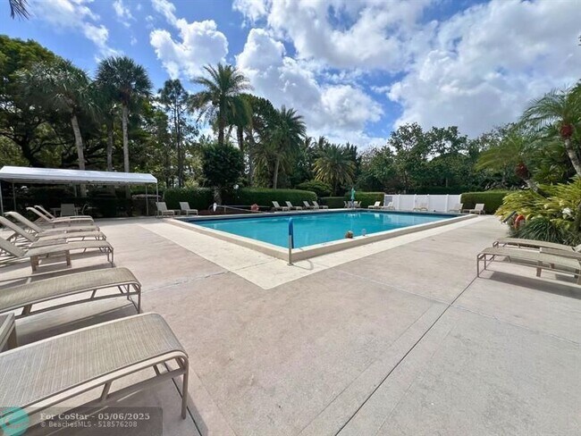 Building Photo - 933 Cypress Grove Dr