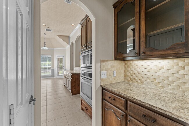 Building Photo - 20698 Oakhurst Meadows Dr