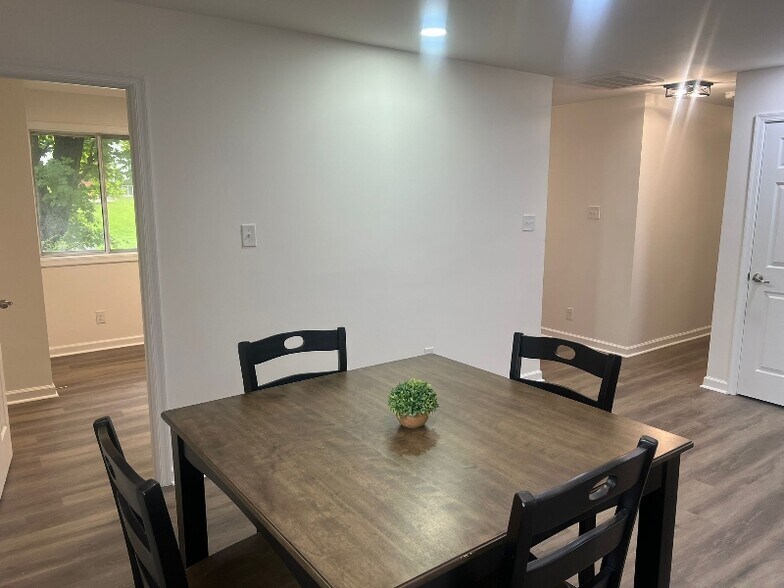 Building Photo - 1416 Weaver Ave