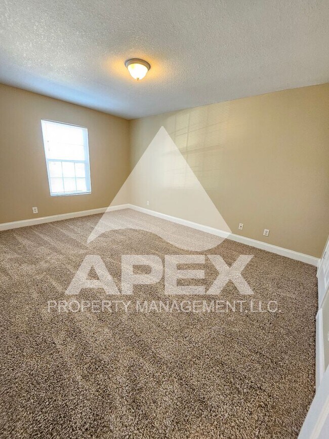 Building Photo - MOVE-IN SPECIAL,NO RENT TIL APRIL 1ST! - AVALON APARTMENT HOMES---NICE 3BD - 1BA Apartment off To...