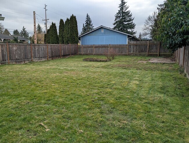 Building Photo - 825 N Laventure Rd