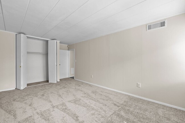 Building Photo - Quiet Norfolk Condo – Utilities & Parking ...