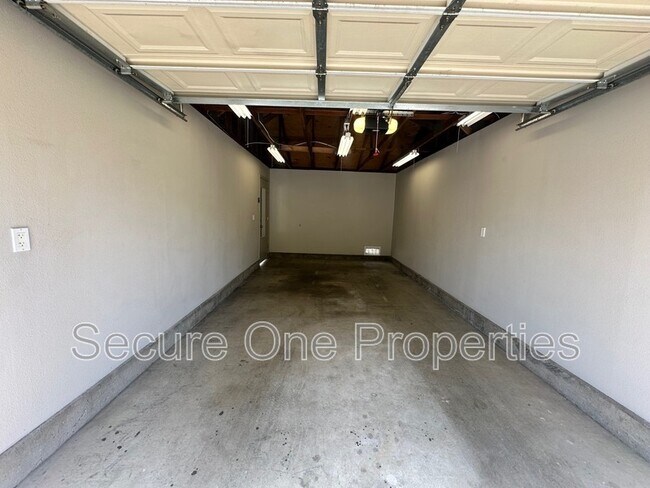 Building Photo - 248 Green Heath Pl