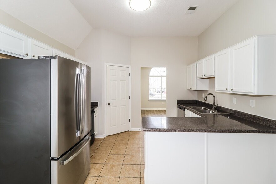 Building Photo - 1305 Jackson Pond Cir