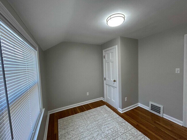 Building Photo - Spacious Colonial For Rent in Lyndhurst