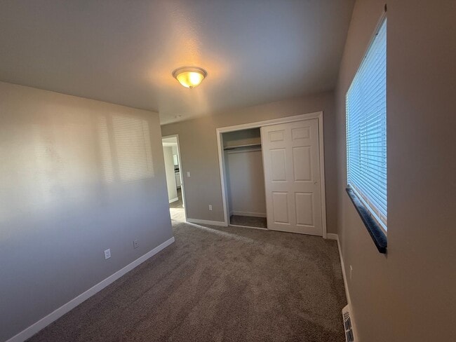 Building Photo - 8886-8888 N Lowell Blvd
