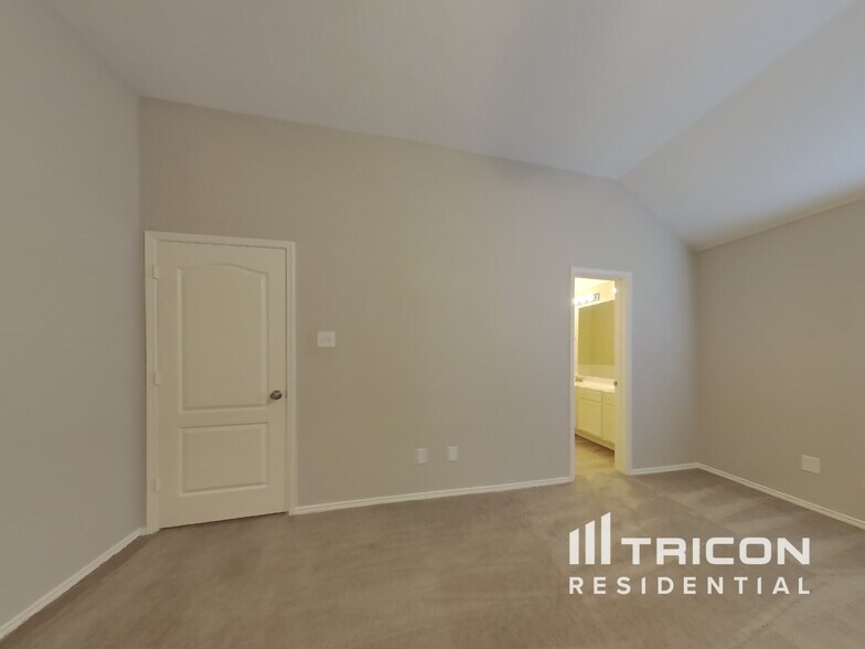 Building Photo - 6733 Bear Hollow Ct