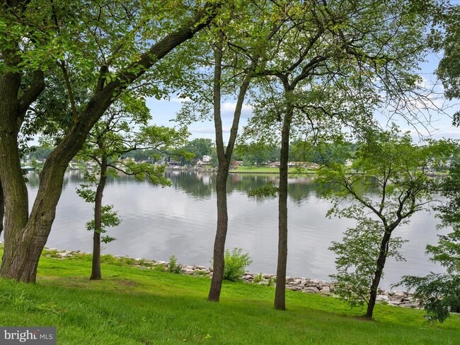 Building Photo - 855 De Franceaux Harbour