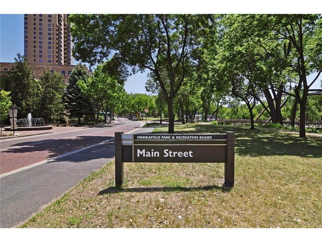 Building Photo - 660 N 2nd St