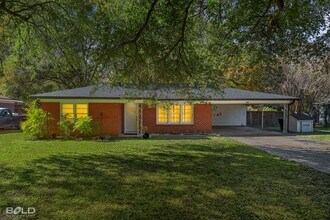 Building Photo - Cute 3 Bedroom 1.5 Bath