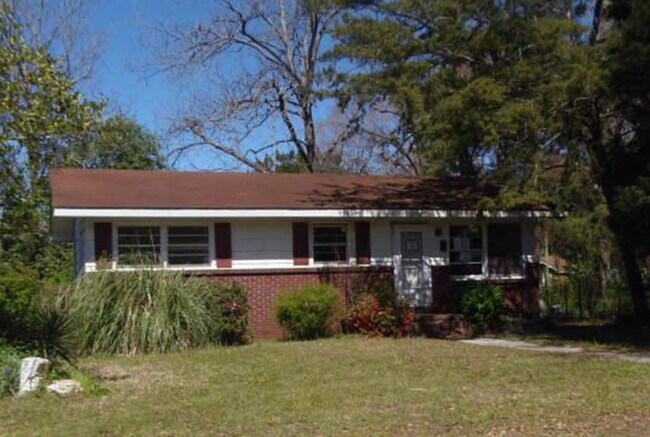 Primary Photo - 213 E Byrd St