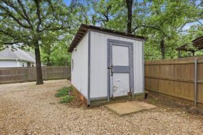 Building Photo - 111 Oaktree Ln