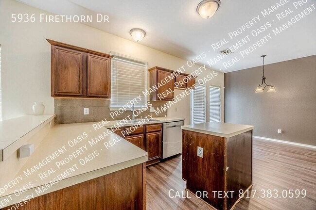 Building Photo - 5936 Firethorn Dr