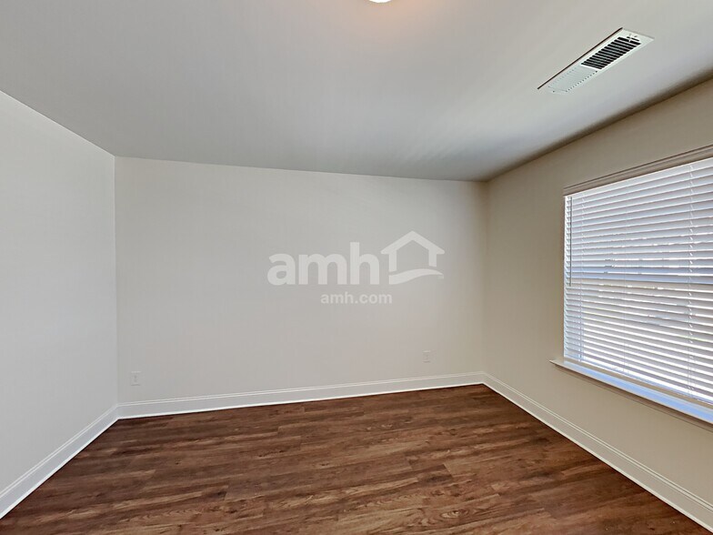 Building Photo - 406 Levon Ct