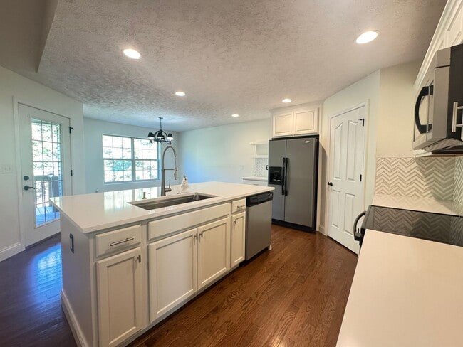 Building Photo - WELCOME HOME!
