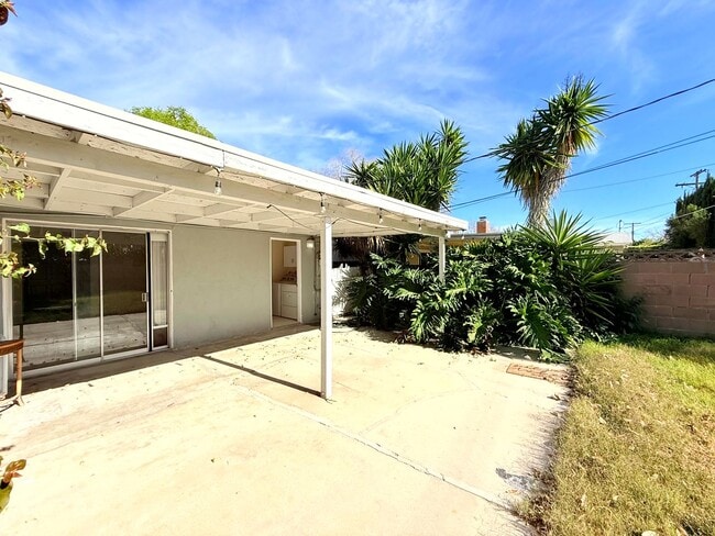 Building Photo - Beautiful Renovated Spacious 4 Bed - 2 Bath Home in West Hills