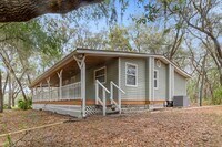 Building Photo - Escape to your private retreat!