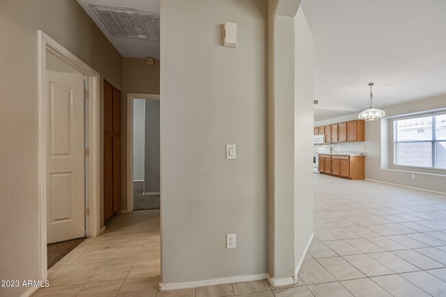 Building Photo - 7253 E Kiva Ave