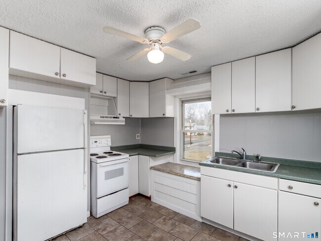 Building Photo - 969 S Main St