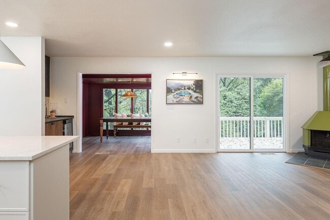 Building Photo - 884 Shrewsbury Ln