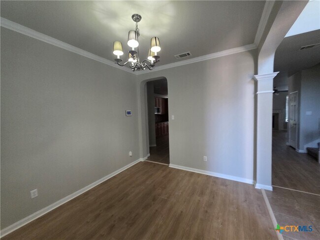 Building Photo - 423 Wrought Iron Dr