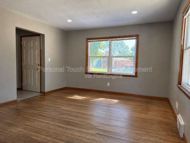 Building Photo - 413 22nd St S